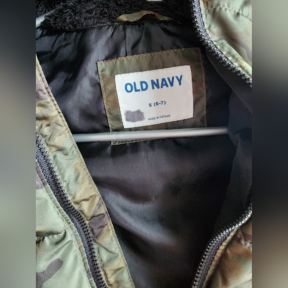 Camouflage Puffer Vest with Gray Sleeves - Picture 6 of 8